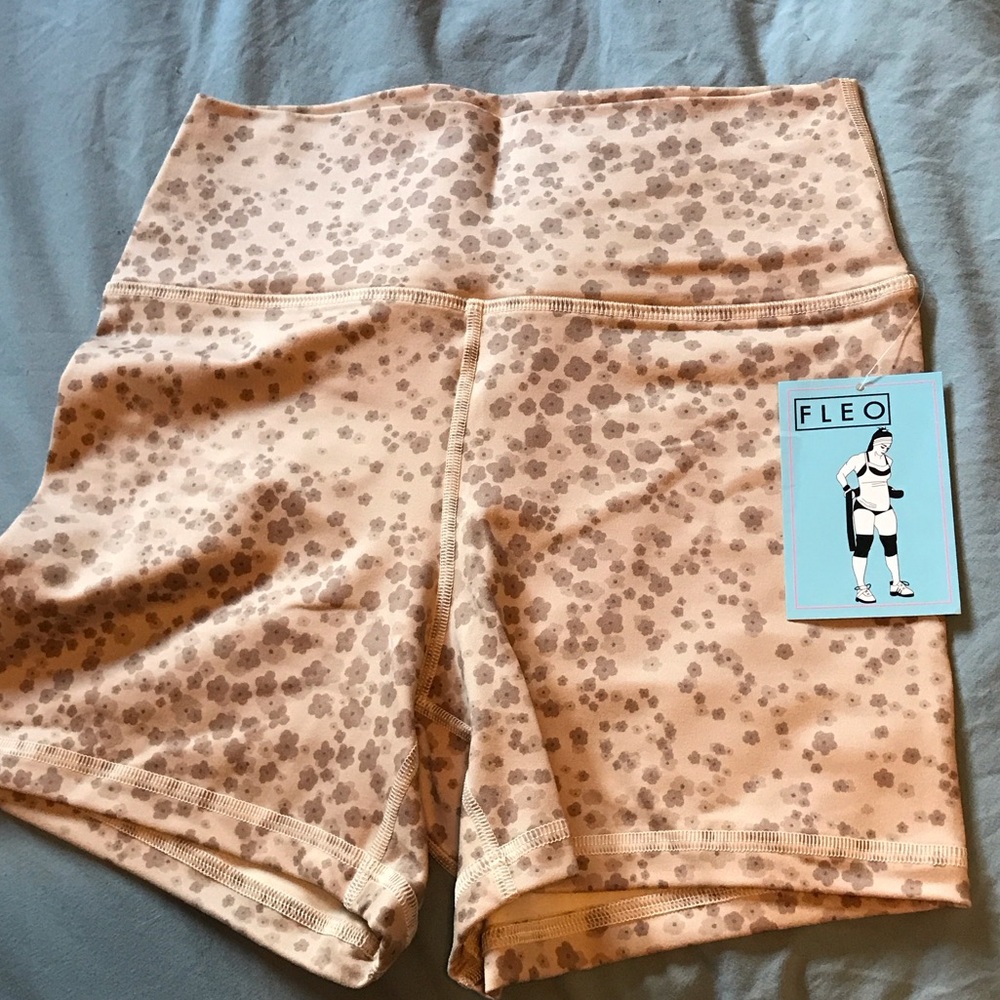 NWT Fleo Women's Cream and Brown Patterned High Rise Shorts